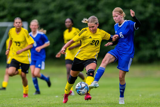 Ronia Åbrink, Eskilstuna United DFF och Elsa Nyberg,