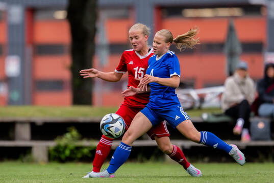 Maja Jernström, Enskede IK och Sanna Elmstedt Walldén,