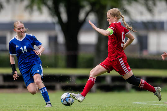 Vera Norberg, Heffnersklubbans BK och Nora Blom, Hammarby