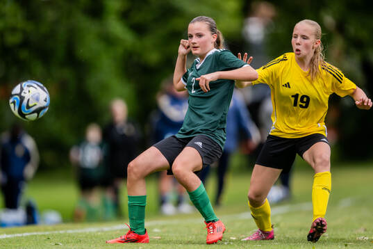 Isabelle Fagerlund, Djurgårdens IF FF och Elin Nilsson,