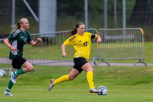 Molly Wiggerud, Värmdö IF och Elsa Ringh, Linköping FC