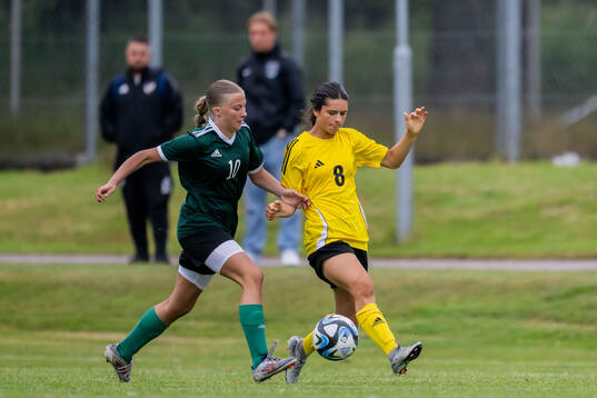 Noomi Bäckman, Morön BK och Estelle Lundberg, Alingsås