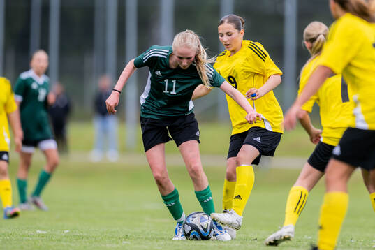 Molly Wiggerud, Värmdö IF och Nellie Nickling Zuta, FC