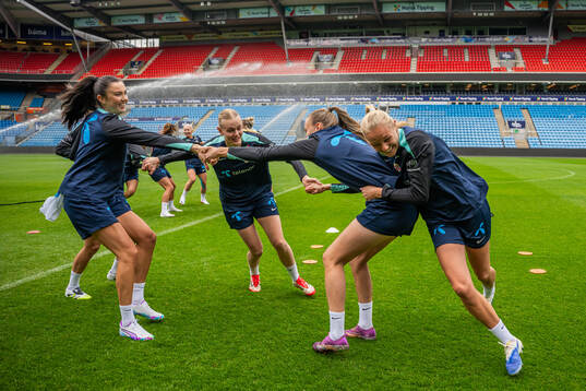 Ingrid Syrstad Engen, Karina Sævik, Synne Sofie Kinden