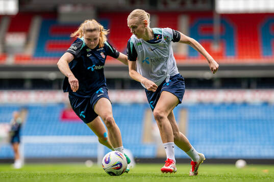 Signe Gaupset and Karina Sævik of the Norwegian women's