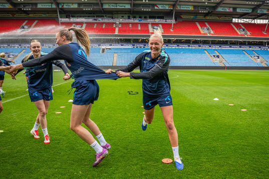 Karina Sævik, Synne Sofie Kinden Jensen and Frida Maanum