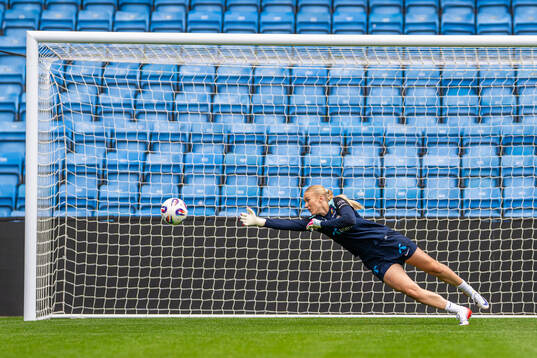 Bläddra bland fler bilder av Football, Norway, Women, training