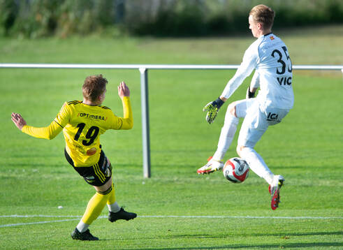 Torns målvakt Ture Fordham räddar IFK Hässleholms Amir