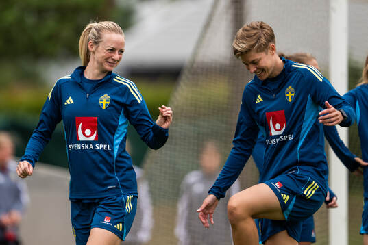 Amanda Ilestedt and Lina Hurtig of the Swedish women's