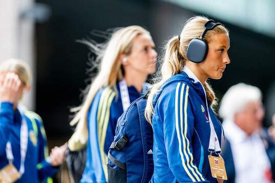 Smilla Holmberg of Sweden arrives
