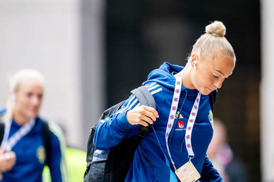 Hanna Bennison of Sweden arrives