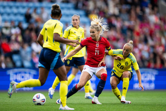 Ada Hegerberg of Norway and Hanna Bennison of Sweden