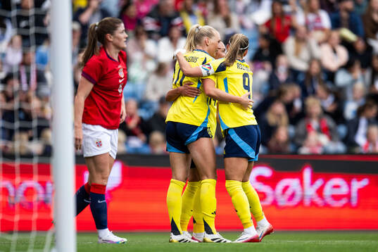 Stina Blackstenius of Sweden celebrates with teammates