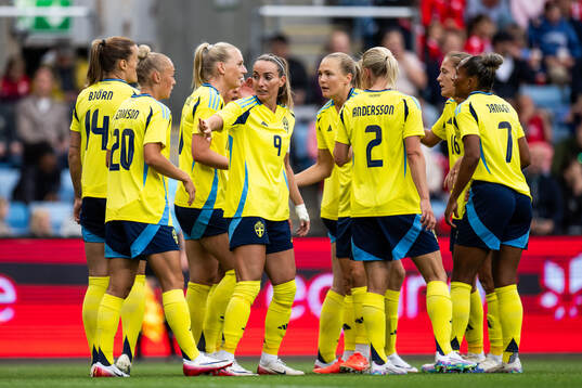 Stina Blackstenius of Sweden celebrates with team mates