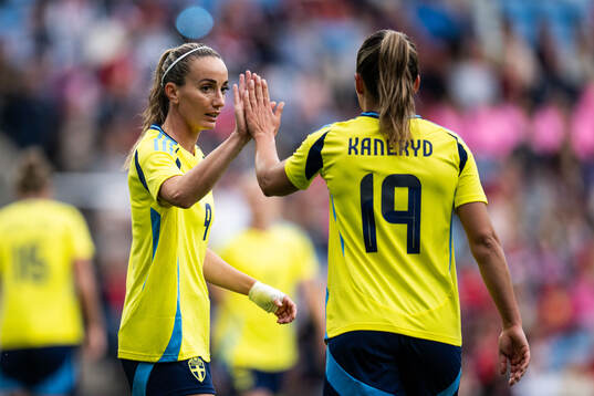 Kosovare Asllani and Johanna Rytting Kaneryd of Sweden