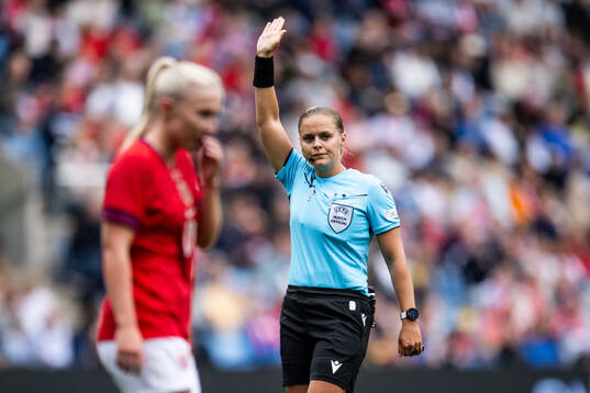 Referee Nanna Andersen