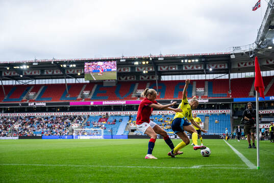 Frida Maanum of Norway and Hanna Bennison of Sweden