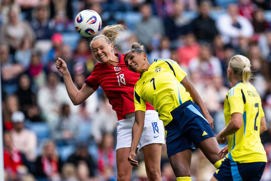 Frida Maanum of Norway against Madelen Janogy of Sweden