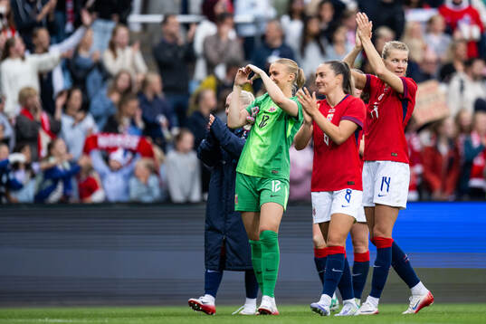 Goalkeeper Selma Panengstuen, Vilde Bøe Risa and Ada