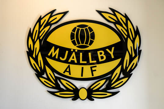 Mjällbys klubbmärke på kansliet