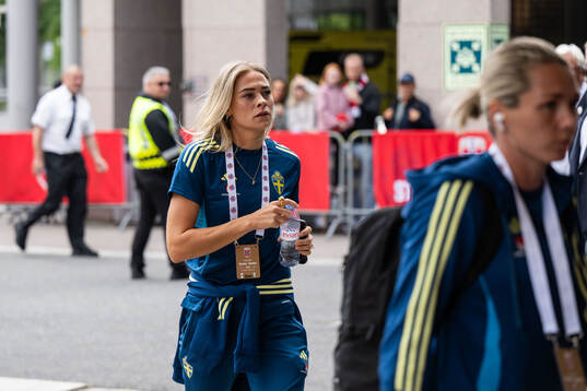 Fridolina Rolfö of Sweden arrives