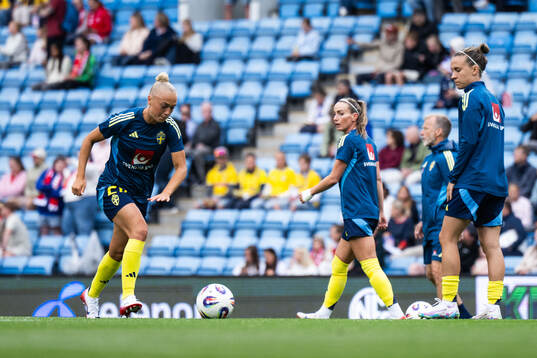 Hanna Bennison, Kosovare Asllani and Julia Zigiotti Olme of