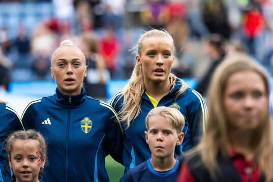 Hanna Bennison and Smilla Holmberg of Sweden