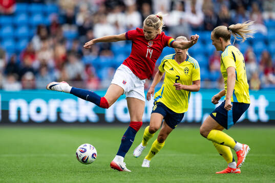 Ada Hegerberg of Norway and Magdalena Eriksson of Sweden