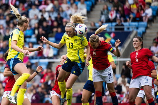 Amanda Ilestedt of Sweden and Ada Hegerberg of Norway