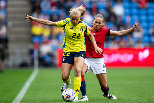 Smilla Holmberg of Sweden and Guro Reiten of Norway