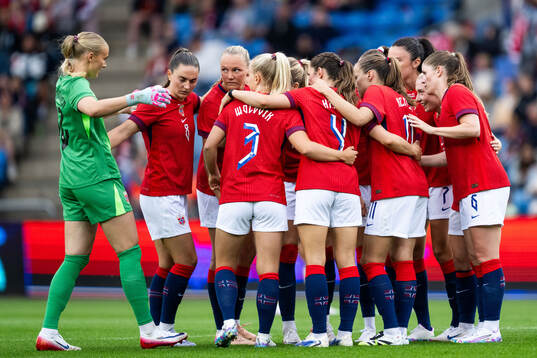 Goalkeeper Selma Panengstuen, Vilde Bøe Risa and Frida
