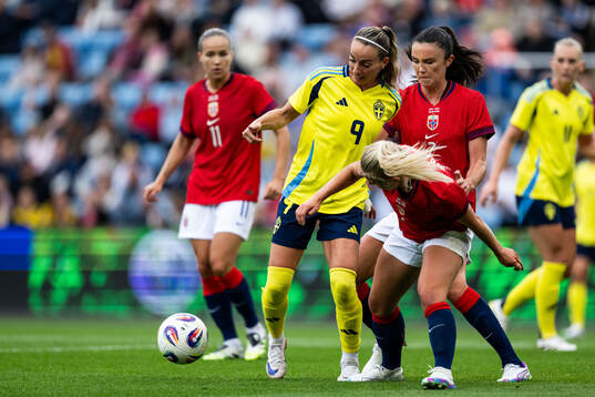 Kosovare Asllani of Sweden against Ingrid Syrstad Engen and