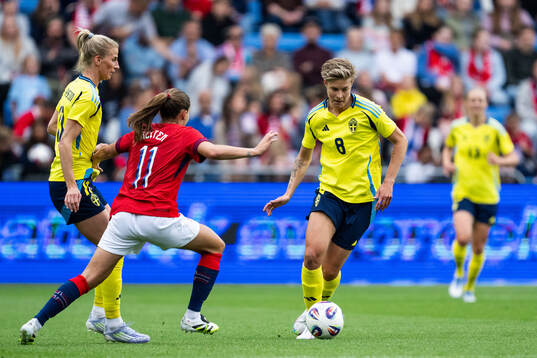 Sofia Jakobsson and Lina Hurtig of Sweden