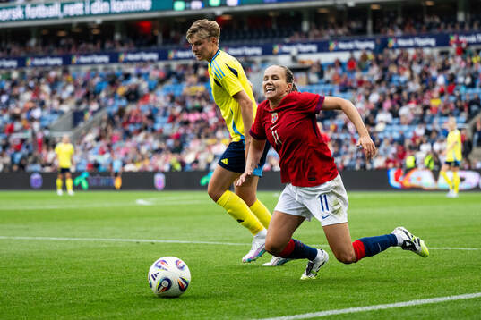 Lina Hurtig of Sweden and Guro Reiten of Norway