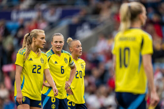 Smilla Holmberg, Magdalena Eriksson and Hanna Bennison of