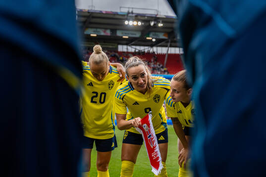 Hanna Bennison, Kosovare Asllani and Nathalie Björn of