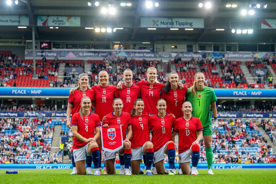 The starting eleven of Norway pose for a team photo