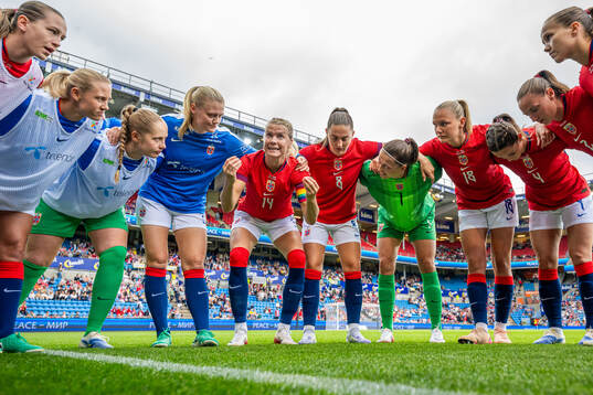 Lisa Naalsund, goalkeeper Aurora Mikalsen, Mathilde