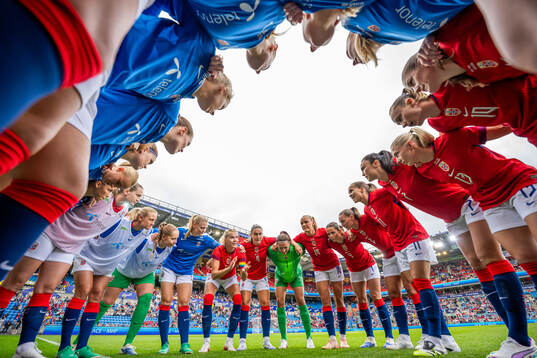 Elisabeth Terland, Lisa Naalsund, goalkeeper Aurora