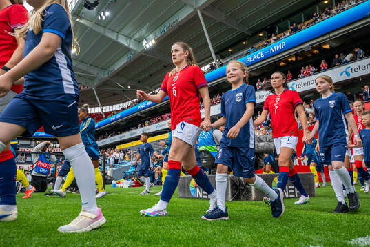 Maren Mjelde of Norway enters the pitch
