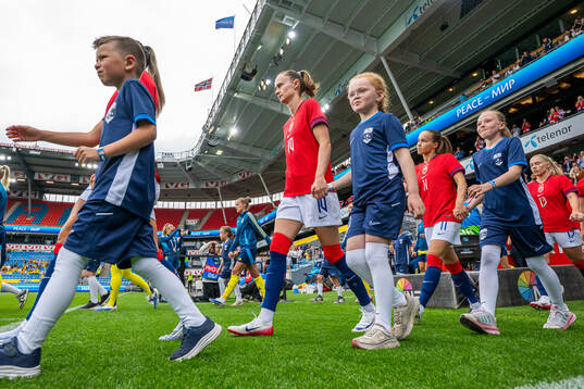 Caroline Graham Hansen of Norway enters the pitch