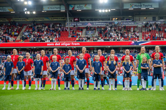 Players of Norway line up