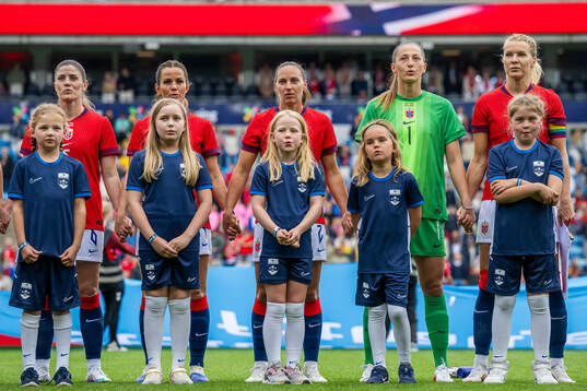 Maren Mjelde, Tuva Hansen, Marit Bratberg Lund, goalkeeper