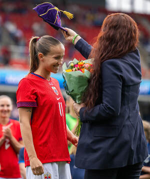 Guro Reiten receives a cap for playing 100 games for Norway