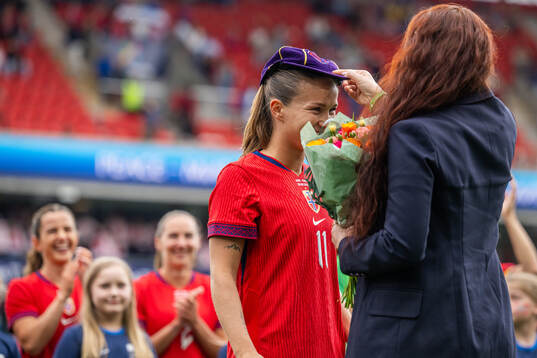 Guro Reiten receives a cap for playing 100 games for Norway