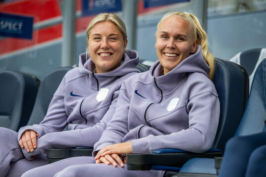 Sophie Román Haug and Maria Thorisdottir of Norway