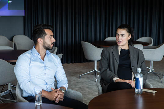 s assisterande sportchef Maxim Khalil och Zecira Musovic