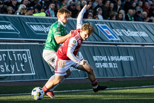 Brages Noah Östberg och Sandvikens IFs Victor Backman