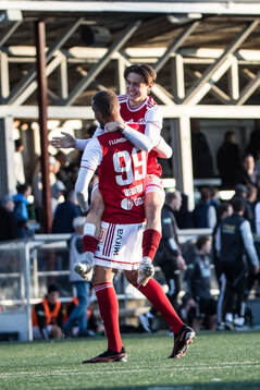 Sandvikens IFs Kim Käck Ofordu och Victor Backman jublar