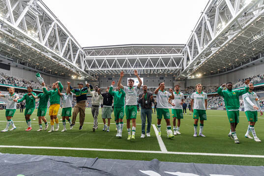 Hammarbys spelare jublar
